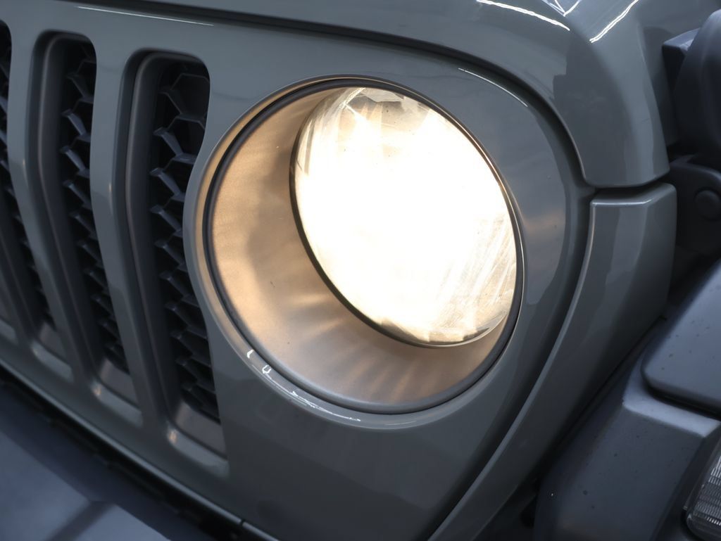 Used 2023 Jeep Gladiator Mojave w/ Cold Weather Group AWD/4WD image 32