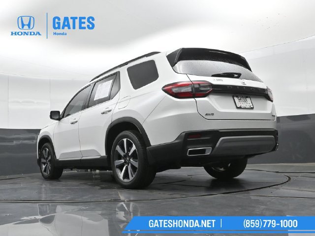 Certified 2025 Honda Pilot Touring image 38
