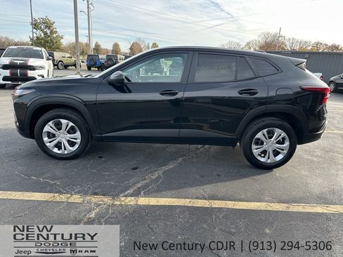 Used 2024 Chevrolet Trax LS image 5