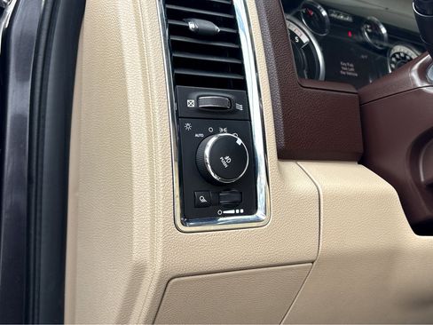 Used 2016 RAM 1500 Laramie w/ Convenience Group image 12