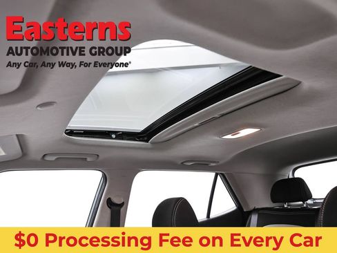 Used 2025 Hyundai Venue SEL FWD image 35