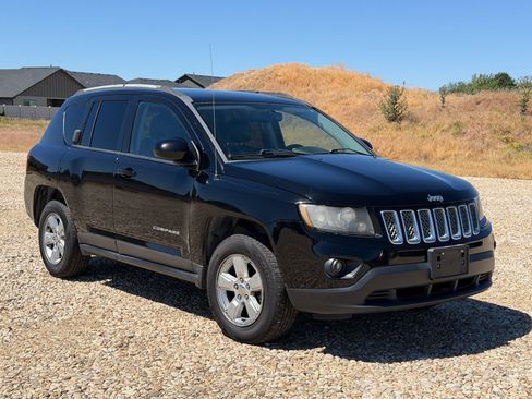 Used 2016 Jeep Compass Latitude FWD image 4