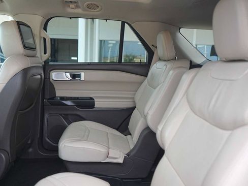 Used 2020 Ford Explorer Platinum w/ Premium Technology Package AWD/4WD image 14