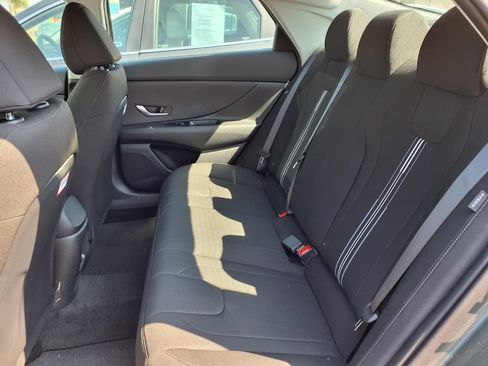 New 2026 Hyundai Elantra Hybrid FWD image 7