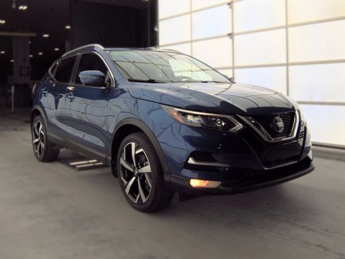 Used 2022 Nissan Rogue Sport SL w/ Premium Package AWD/4WD image 2