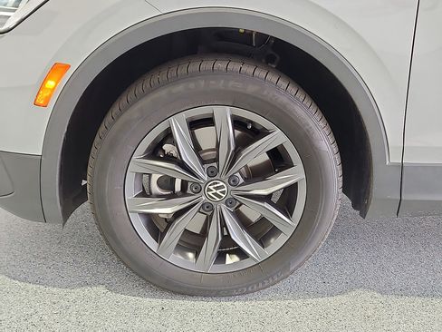 Certified 2023 Volkswagen Tiguan SE FWD image 11