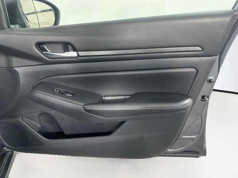Used 2025 Nissan Altima 2.5 SV FWD image 29