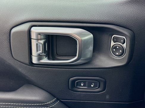 Used 2023 Jeep Wrangler Sahara w/ Cold Weather Group image 15