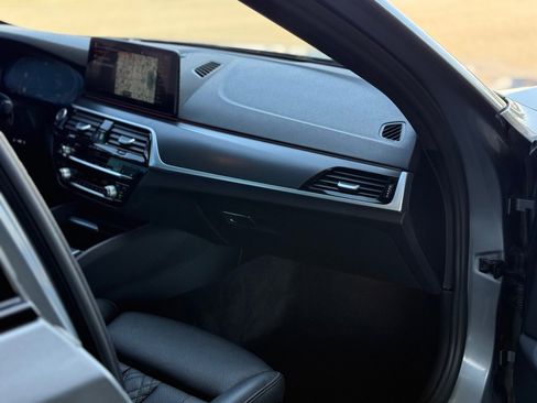Used 2022 BMW 530i w/ M Sport Package RWD image 15
