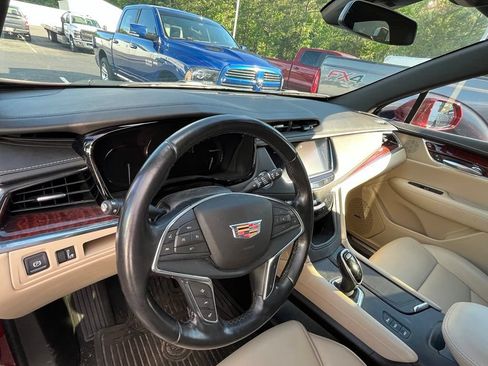 Used 2018 Cadillac XT5 Luxury w/ Driver Awareness Package AWD/4WD image 8