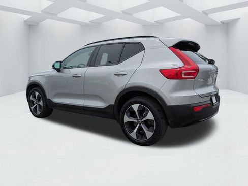 Used 2025 Volvo XC40 B5 Plus AWD/4WD image 7