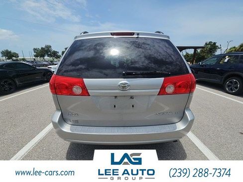 Used 2008 Toyota Sienna LE FWD image 2