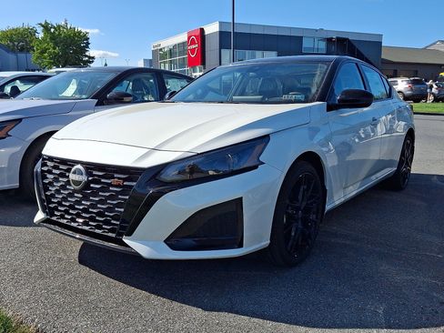 New 2026 Nissan Altima 2.5 SR w/ SR Midnight Edition Package AWD/4WD image 3