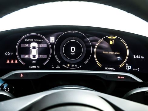 Used 2024 Porsche Taycan image 17