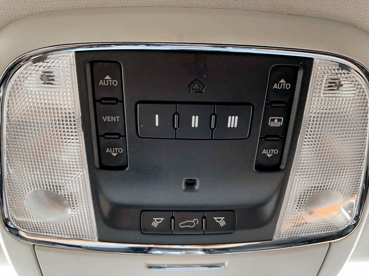 Used 2013 Jeep Grand Cherokee Overland w/ Advance Technology Group AWD/4WD image 33