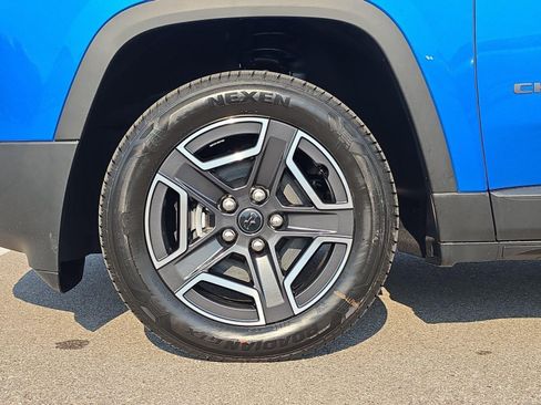 New 2026 Jeep Cherokee Laredo AWD/4WD image 12