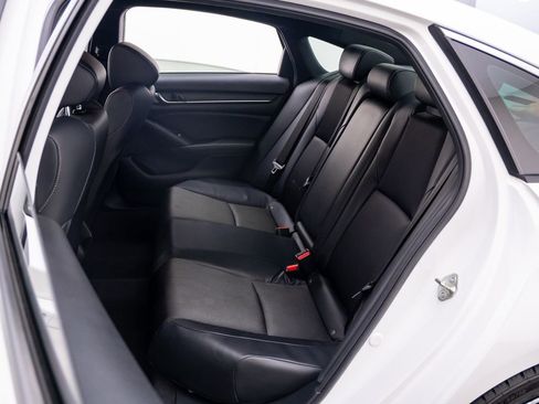 Used 2018 Honda Accord Sport image 17