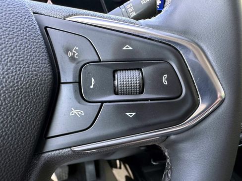Used 2025 Chevrolet Trax ACTIV w/ Sunroof Package FWD image 17