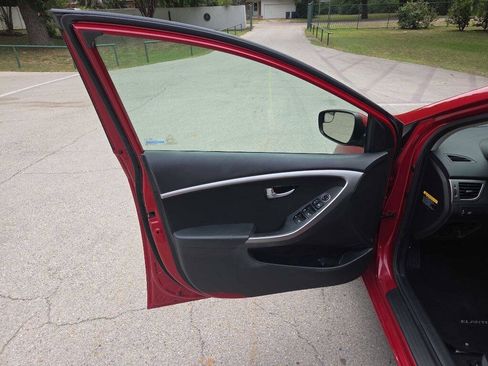 Used 2014 Hyundai Elantra GT FWD image 16