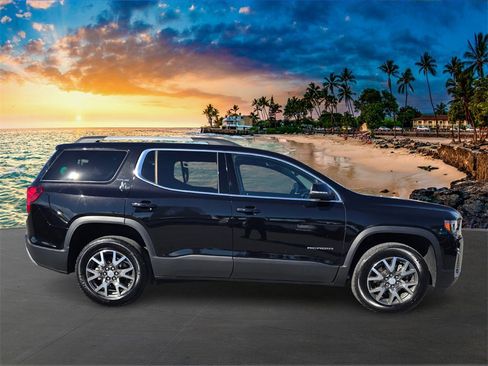 Used 2023 GMC Acadia SLE w/ Driver Convenience Package image 4