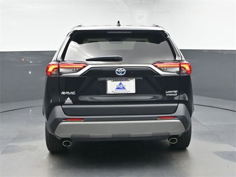 Used 2022 Toyota RAV4 Limited image 7