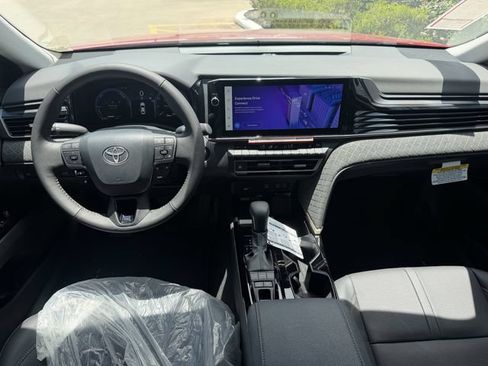 Used 2026 Toyota Camry XLE FWD image 9