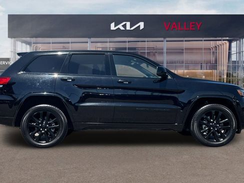 Used 2021 Jeep Grand Cherokee Laredo X AWD/4WD image 3