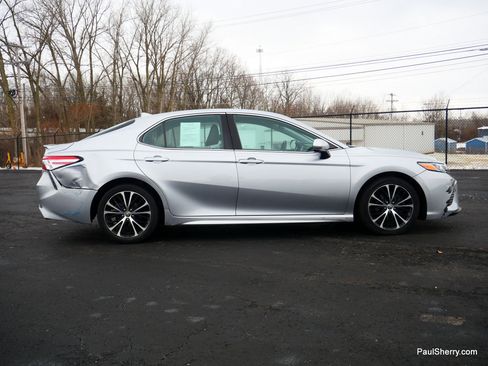 Used 2020 Toyota Camry SE image 11