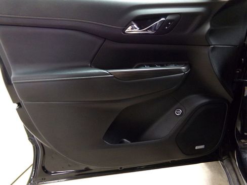 Used 2023 GMC Acadia SLT image 16