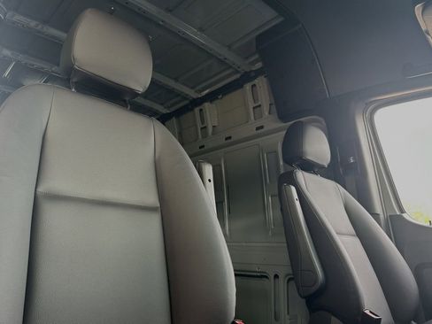 Used 2024 Mercedes-Benz Sprinter 2500 image 17