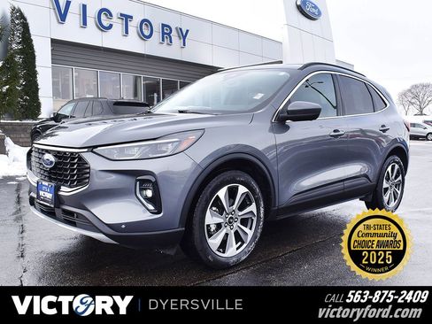 Used 2023 Ford Escape Platinum image 1