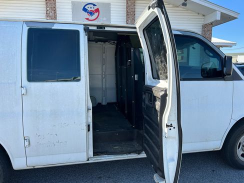 Used 2005 Chevrolet Express 1500 image 13