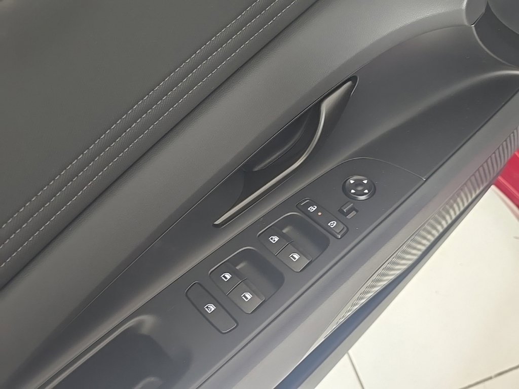 Certified 2025 Hyundai Elantra SEL FWD image 12