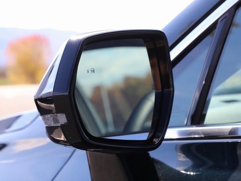 Used 2024 Cadillac XT4 Luxury w/ Cold Weather Package image 10