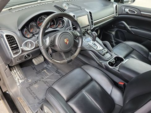 Certified 2014 Porsche Cayenne Turbo S AWD/4WD image 5