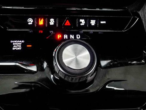 Used 2024 Jeep Wagoneer L Series II w/ Flexible Seating Group AWD/4WD image 19
