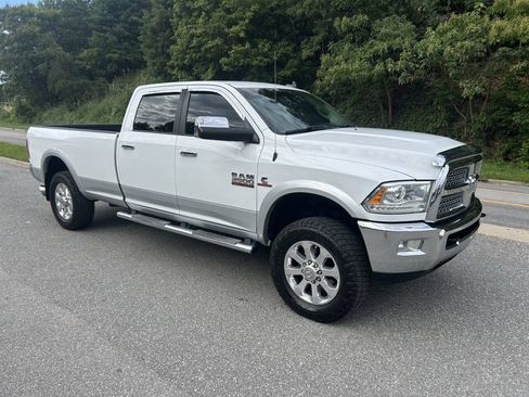 Used 2015 RAM 2500 Laramie w/ Convenience Group AWD/4WD image 9