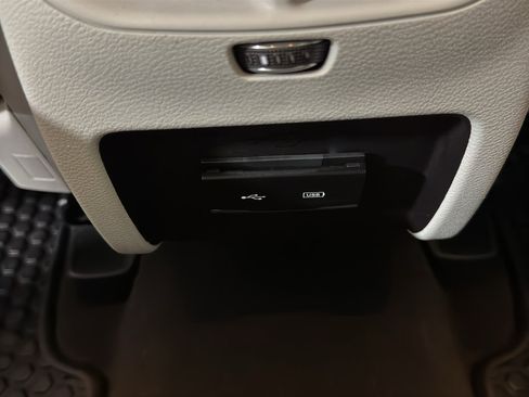 Used 2020 Jeep Cherokee Latitude Plus w/ Cold Weather Group image 12