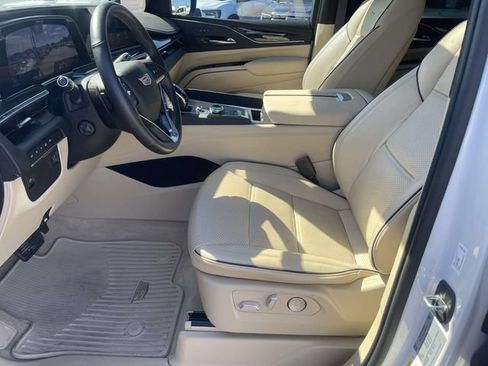 Certified 2021 Cadillac Escalade ESV Premium Luxury AWD/4WD image 12