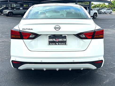 Used 2025 Nissan Altima 2.5 SV FWD image 7