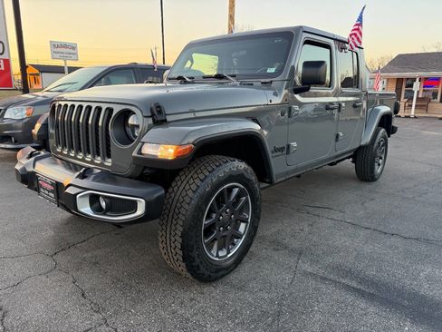 Used 2020 Jeep Gladiator Sport image 1