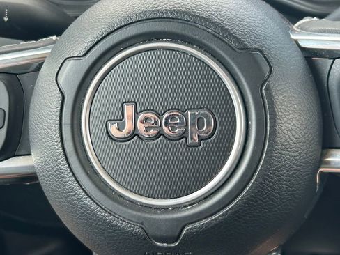 Used 2025 Jeep Wrangler Unlimited Sahara AWD/4WD image 36
