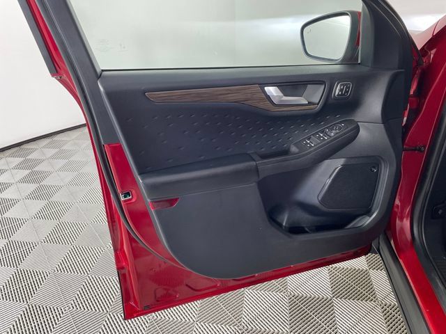 Certified 2020 Ford Escape Titanium AWD/4WD image 18