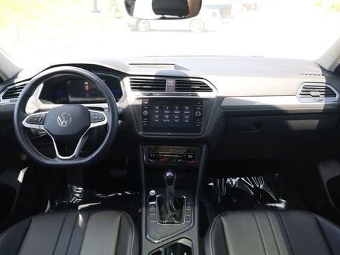 Used 2023 Volkswagen Tiguan SE w/ Panoramic Sunroof Package FWD image 16