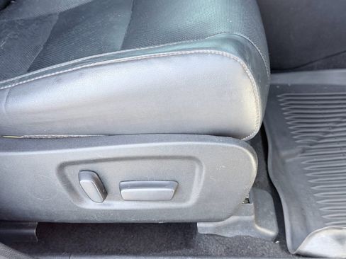 Used 2018 Toyota Highlander Limited image 26