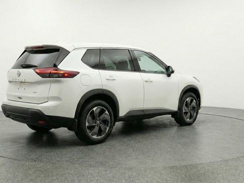Used 2025 Nissan Rogue SV image 9