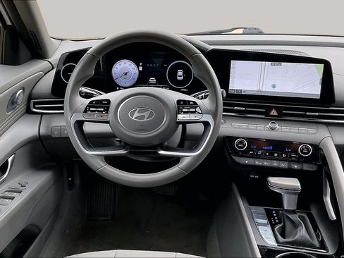 Used 2025 Hyundai Elantra SEL FWD image 7