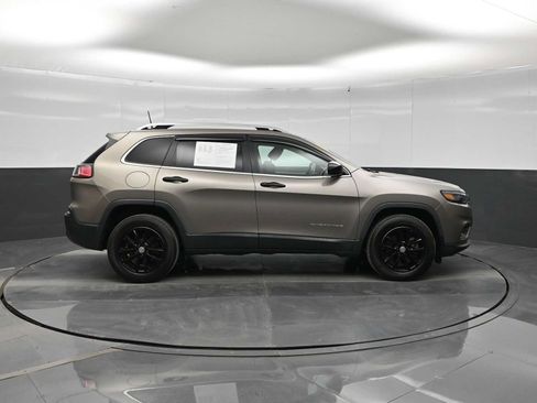 Used 2019 Jeep Cherokee Latitude Plus w/ Comfort/Convenience Group AWD/4WD image 9