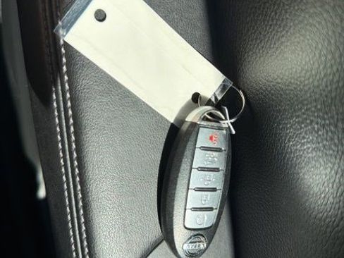 Used 2018 Nissan Rogue SV image 32