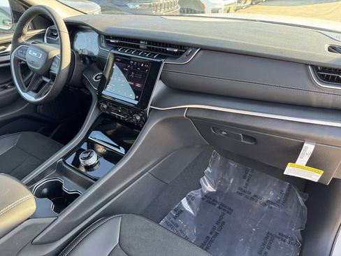 New 2025 Jeep Grand Cherokee L Altitude image 6